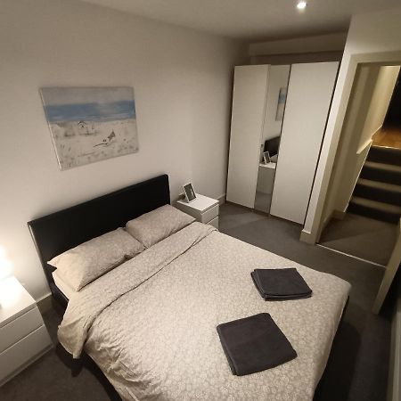 Lovely 2 Bedroom Serviced Apartment In 런던 외부 사진