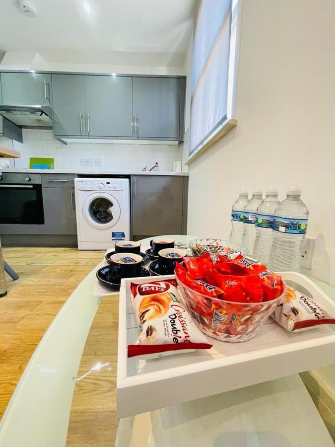 Lovely 2 Bedroom Serviced Apartment In 런던 외부 사진
