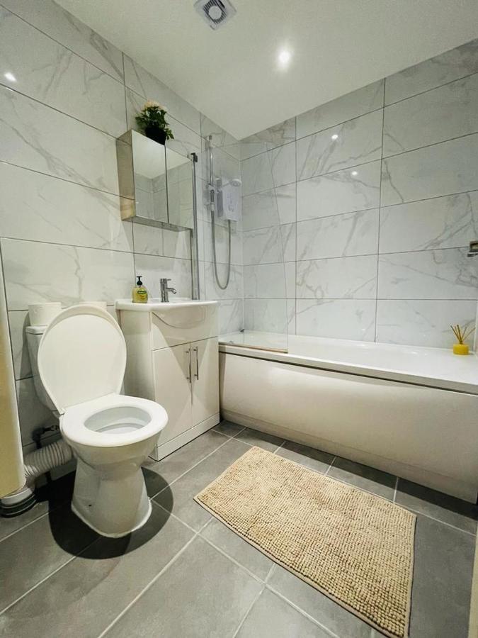 Lovely 2 Bedroom Serviced Apartment In 런던 외부 사진