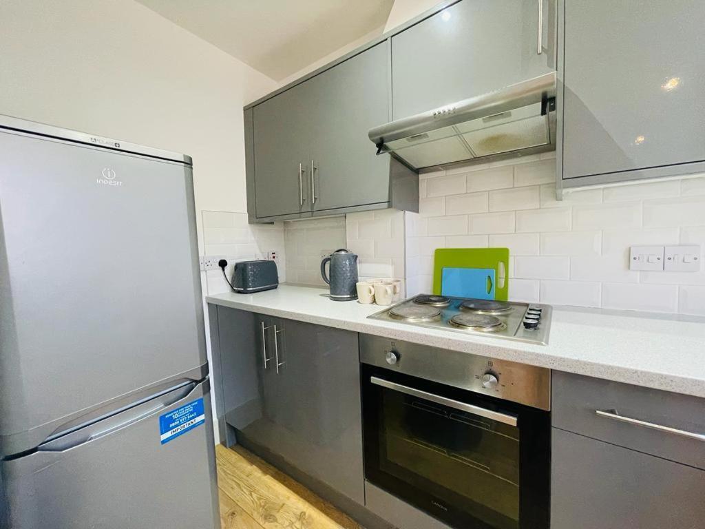 Lovely 2 Bedroom Serviced Apartment In 런던 외부 사진