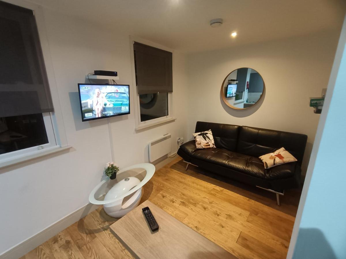 Lovely 2 Bedroom Serviced Apartment In 런던 외부 사진
