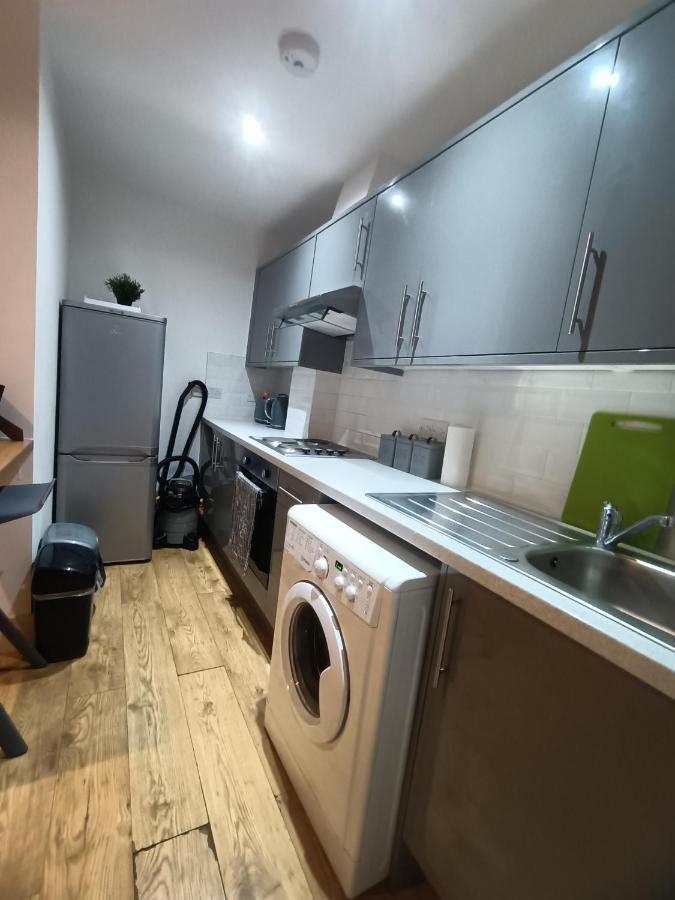 Lovely 2 Bedroom Serviced Apartment In 런던 외부 사진