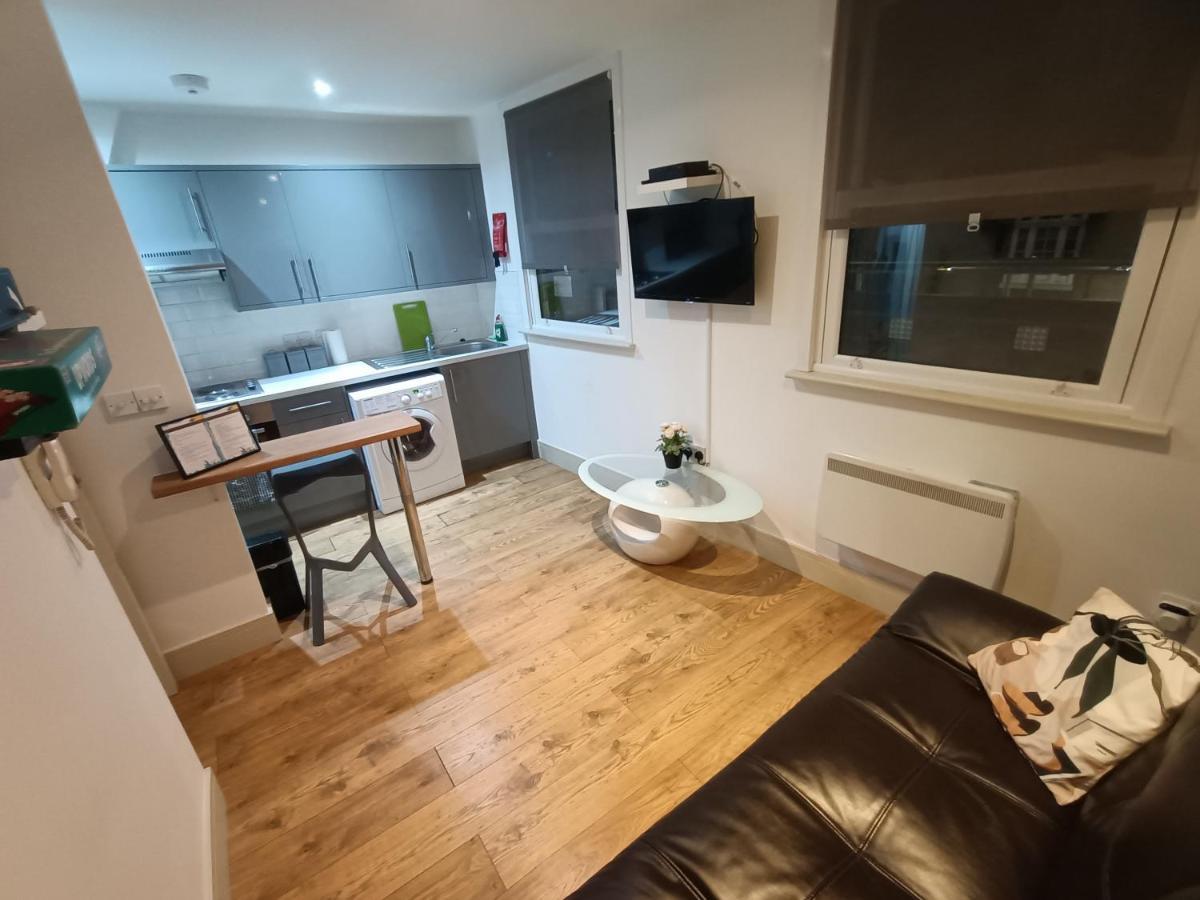 Lovely 2 Bedroom Serviced Apartment In 런던 외부 사진