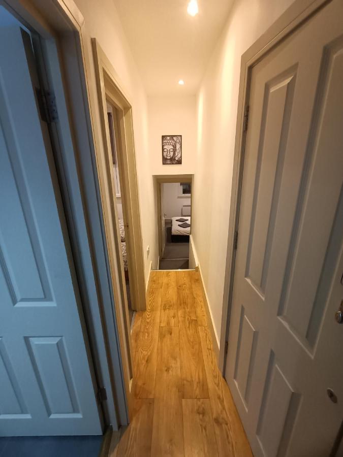 Lovely 2 Bedroom Serviced Apartment In 런던 외부 사진