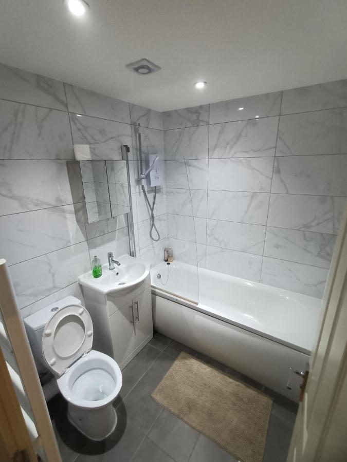 Lovely 2 Bedroom Serviced Apartment In 런던 외부 사진