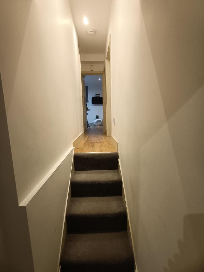 Lovely 2 Bedroom Serviced Apartment In 런던 외부 사진